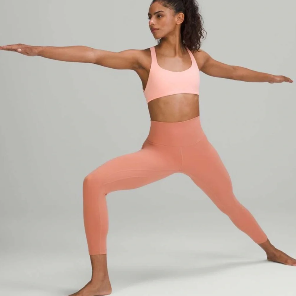 NWT 🍋 Lululemon Dew Pink Free to Be Bra Size 4
